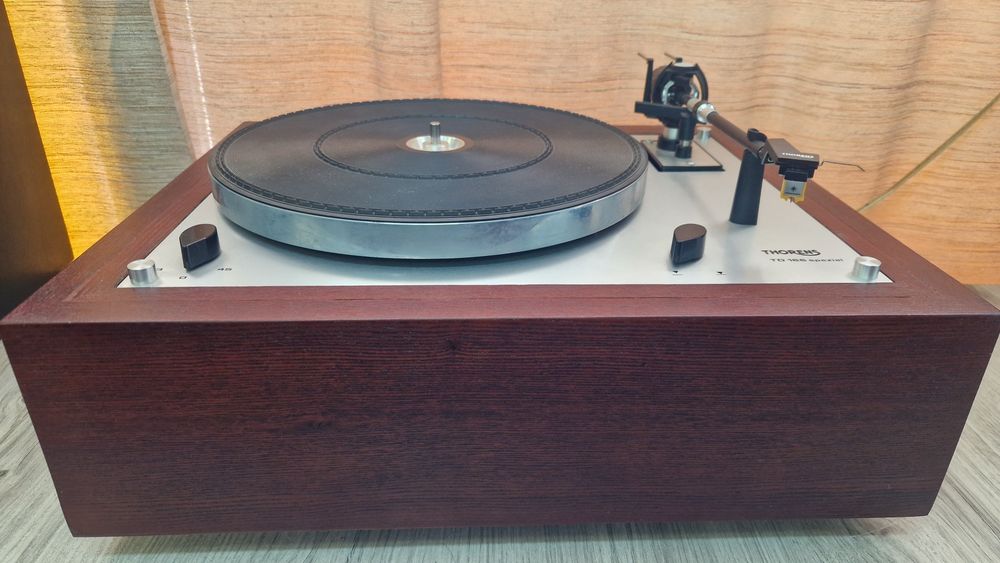 Програвач вінилу Thorens TD 166