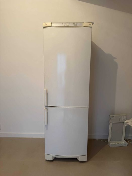 Frigorifico AEG grande