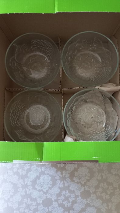 Продам набір скляних салатників