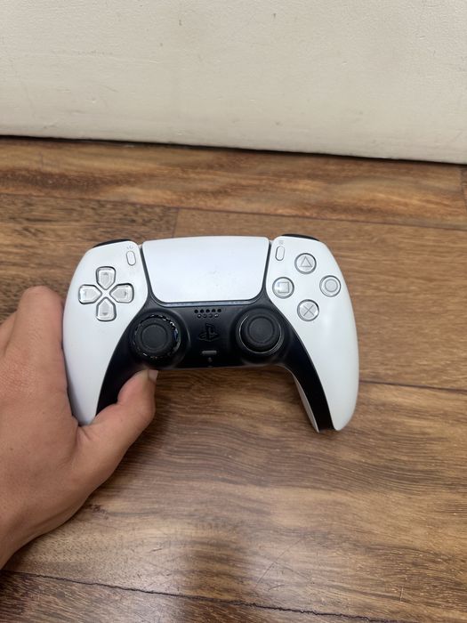 Comando PS5 (Joystick esquerdo danificado)