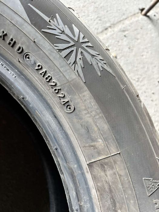 Шини 225/60 R18 пара Toyo , зима 7мм