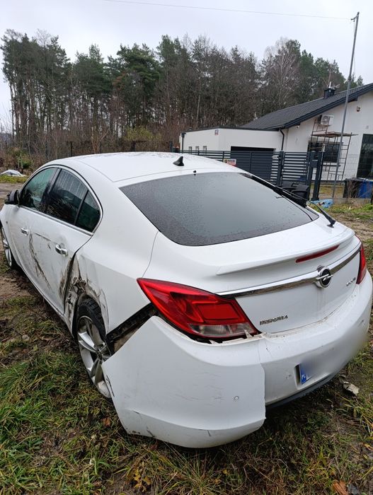 Opel Insignia uszkodzony