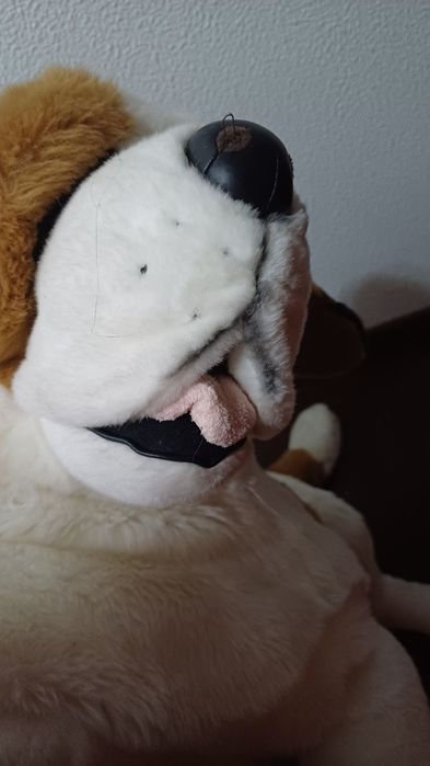 Peluche de cão grande