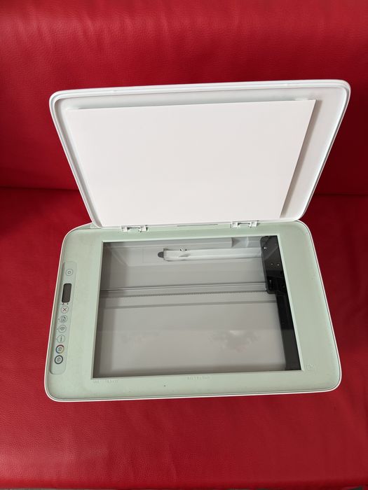 Impressora multifuncional HP DeskJet 2722e.