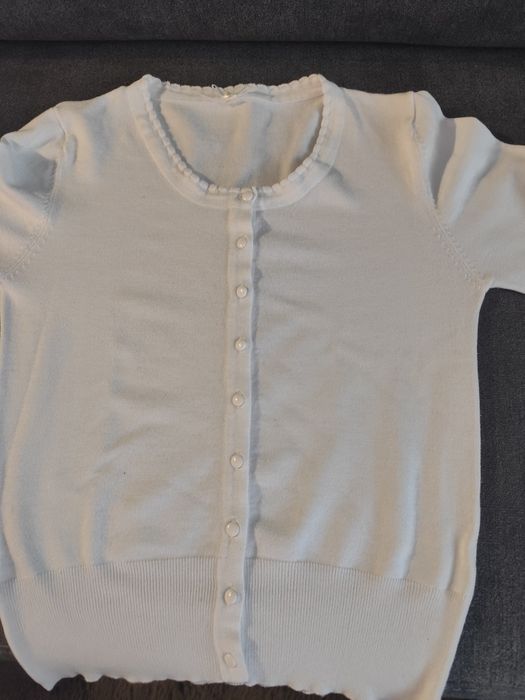 Biały sweterek rozpinany