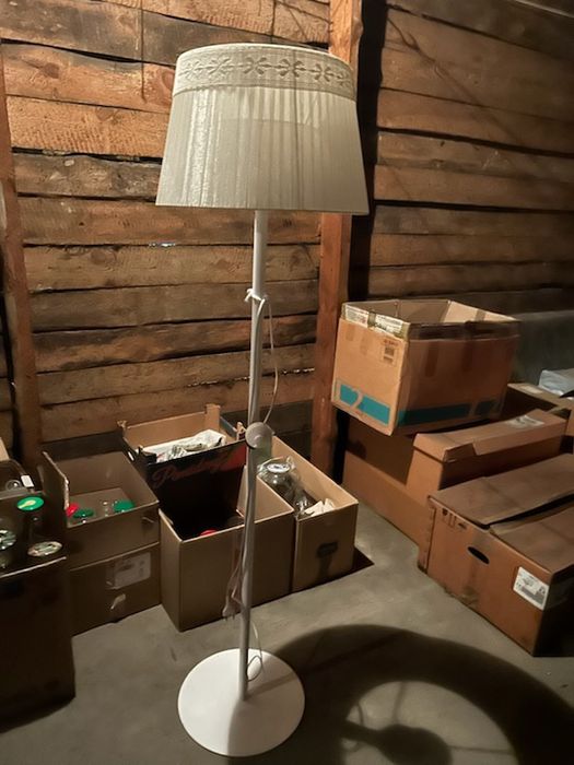 Lampa stojąca do pokoju