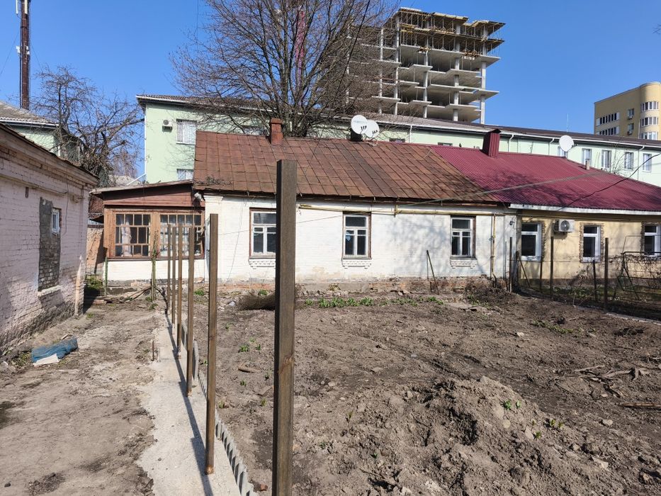 Продаж будинку в самому центрі міста!
