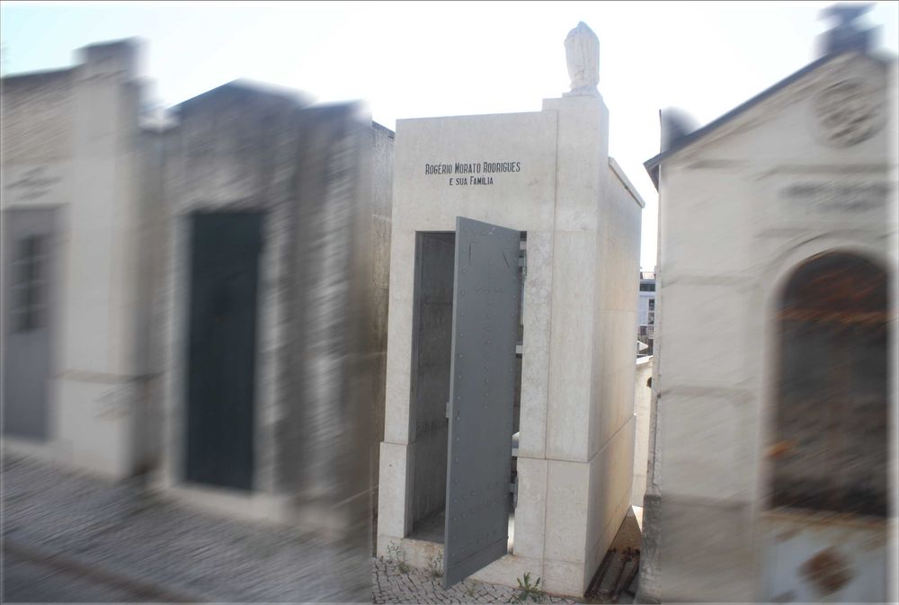 JAZIGO - Cemitério dos Prazeres, Lisboa. Excelente Oportunidade