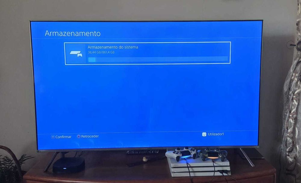 PlayStation 4 Pro 1TB (Branca) + 2 Comandos + 10 Jogos
