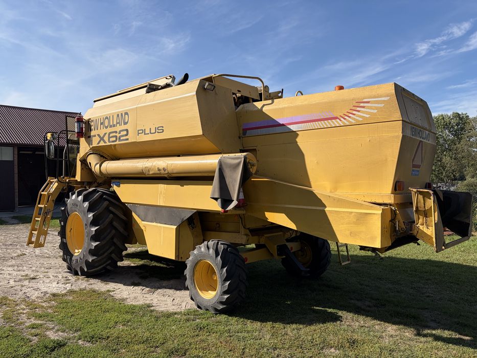 Kombajn zbożowy New Holland TX 62 PLUS