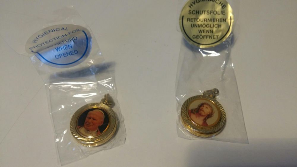 2 medalhas douradas bio magneticas