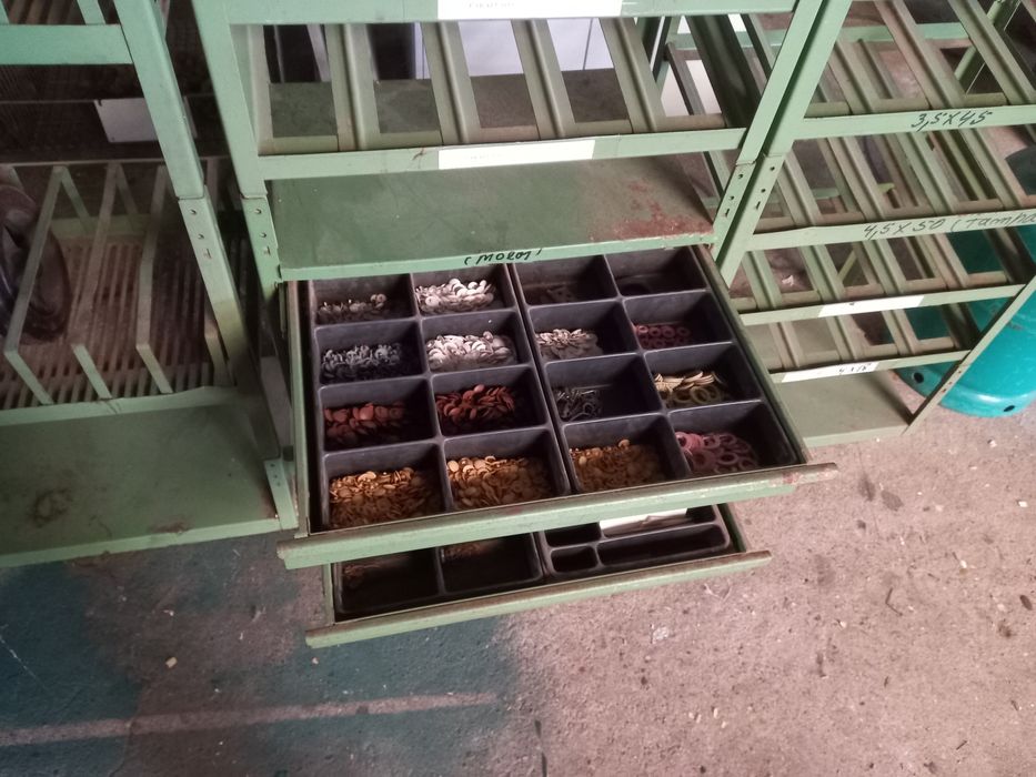 Estante para organização de caixas de para fuso etc