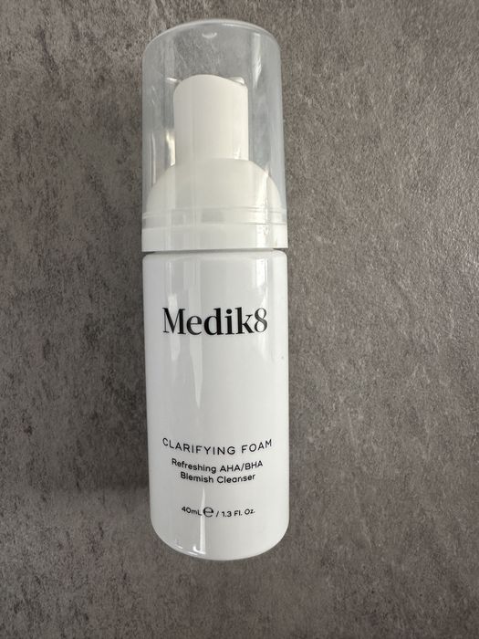 Medik8-пінка для очищення проблемної шкіри