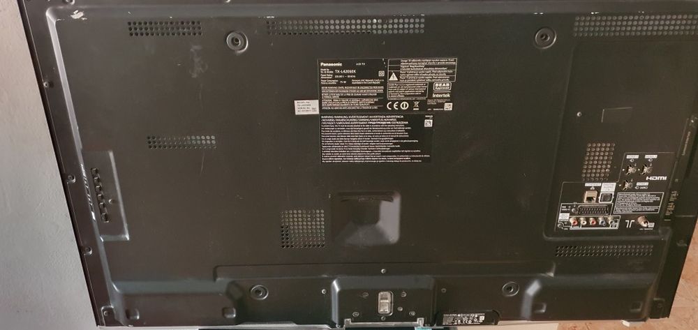 TV LED Panasonic 42" (Modelo TX-L42E6EK) – Apenas para Peças