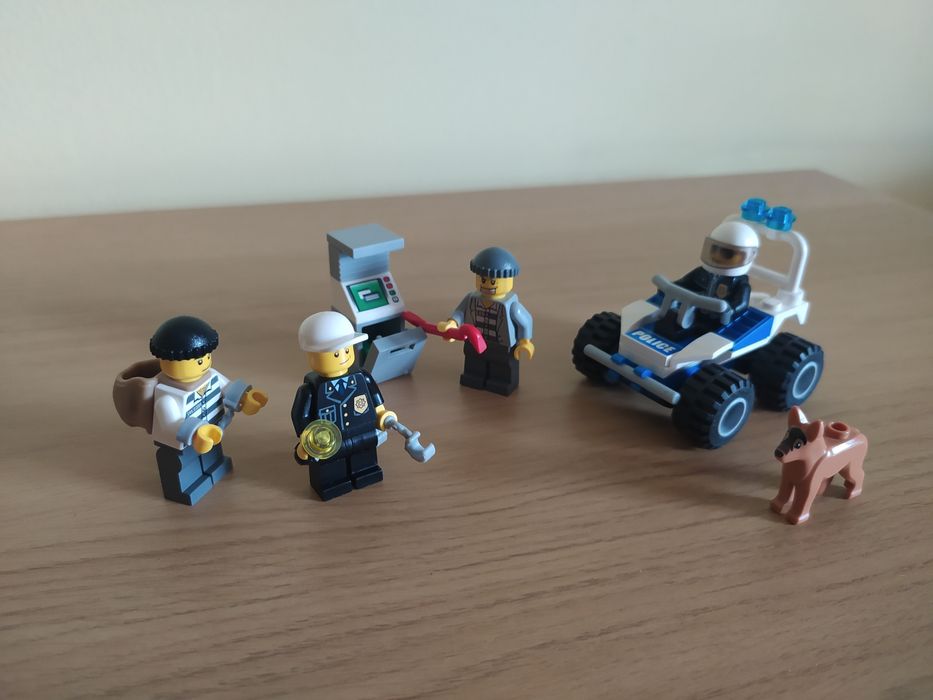 різні машинки Lego