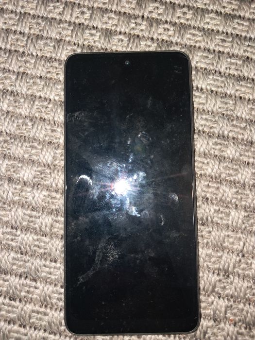 Телефон поко х3 про под востановление или на запчасти