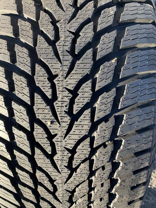 Шини нові 235/45 R17 Nokian зима нові 2023 року