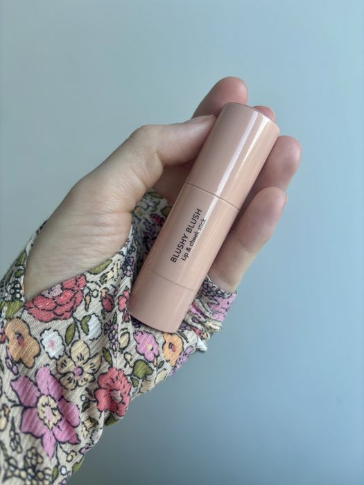 NOWY róż w sticku Douglas Blushy Blush Matte