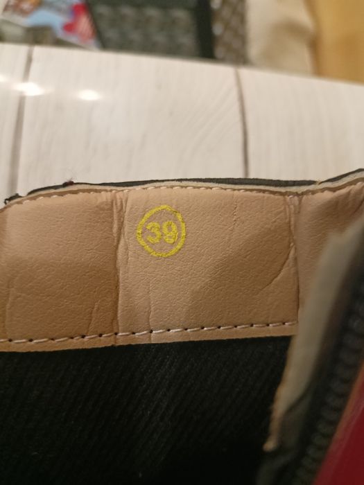 Кросівки жіночі  вживані