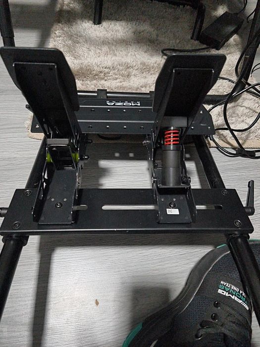 Moza r5 e playseat