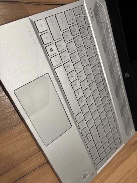 HP Pavilion 15.6 i5-1035G1 FHD TouchScreen RAM 12GB WIN 11 / POLECAM /