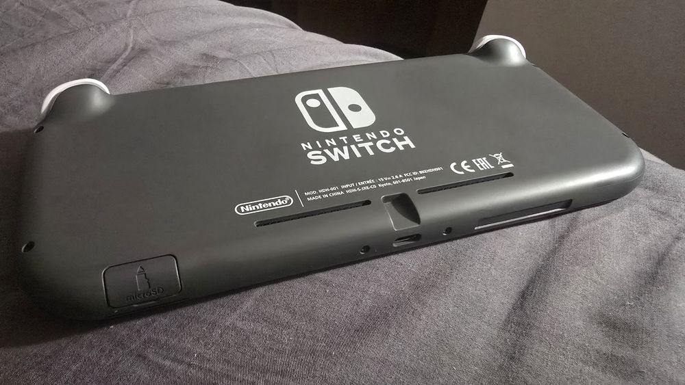 Nintendo Switch Lite (como nova) + capa