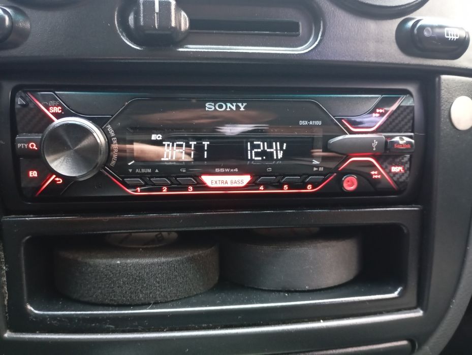 Продам магнитолу Sony майже нова.Дуже гарний торг!