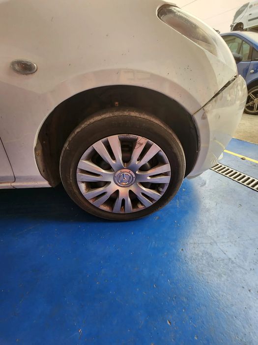 Mazda 2, Gasolina de 2010 ás peças.