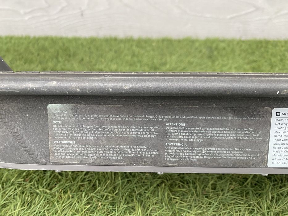 Самокат Mi Electric Scooter Pro