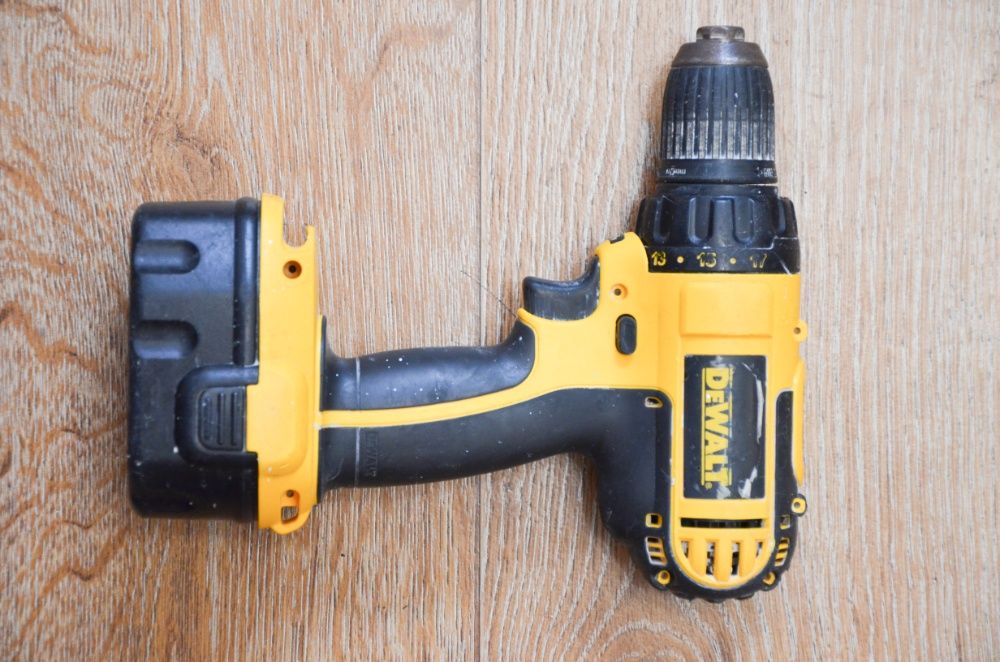 Дрель-шуруповерт DeWalt DC730K
