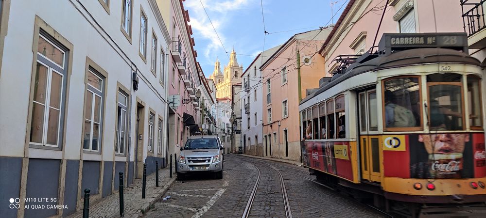 T-1 mobilado,Equipado+PÁTIO.Alfama,CentroLisboa. só RENDA+ CAUÇÃO.