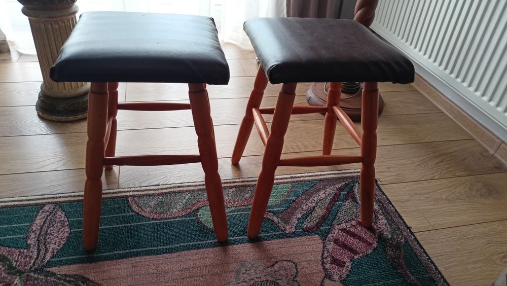Taboret stołek drewniany