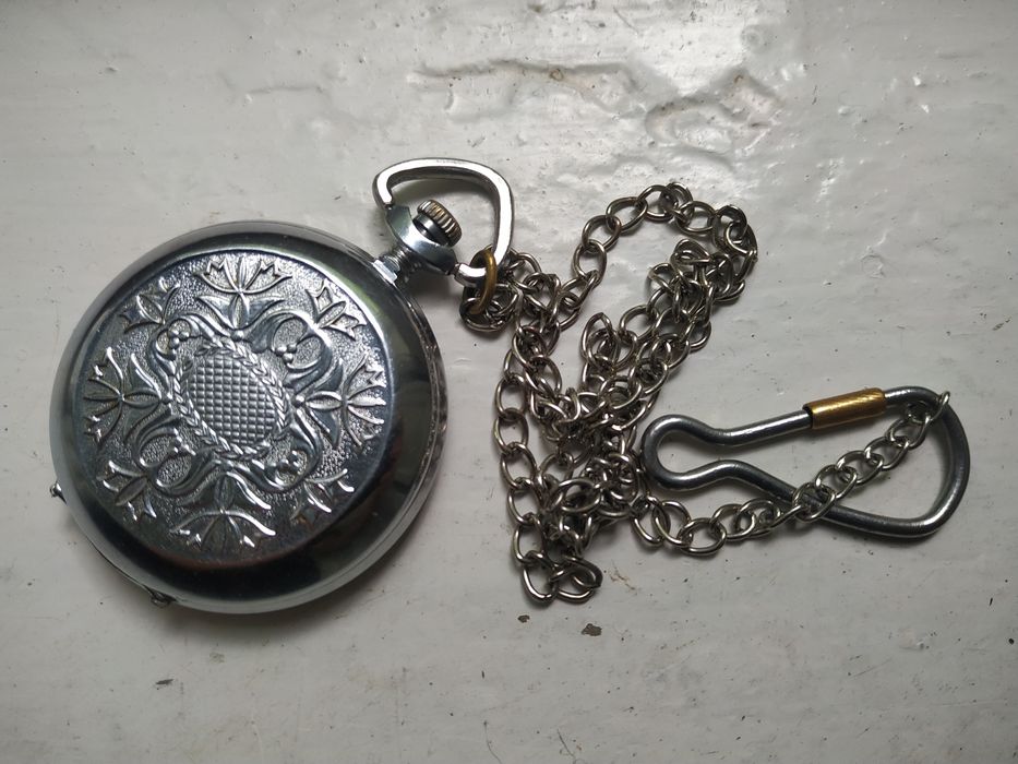 Часы карманные на цепочке Молния