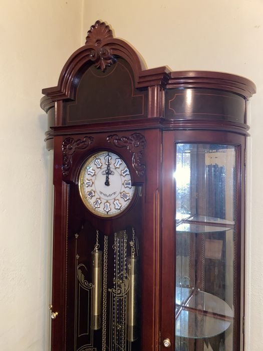 Relógio com Vitrine em Ambos os Lados