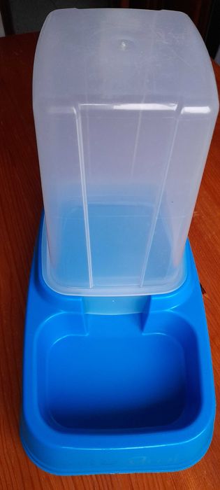 Bebedouro ou comedouro para animais