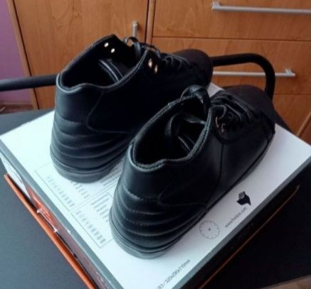 Nowe buty snackersy Pier One wysokie, za kostkę, czarne, 42

Nowe buty