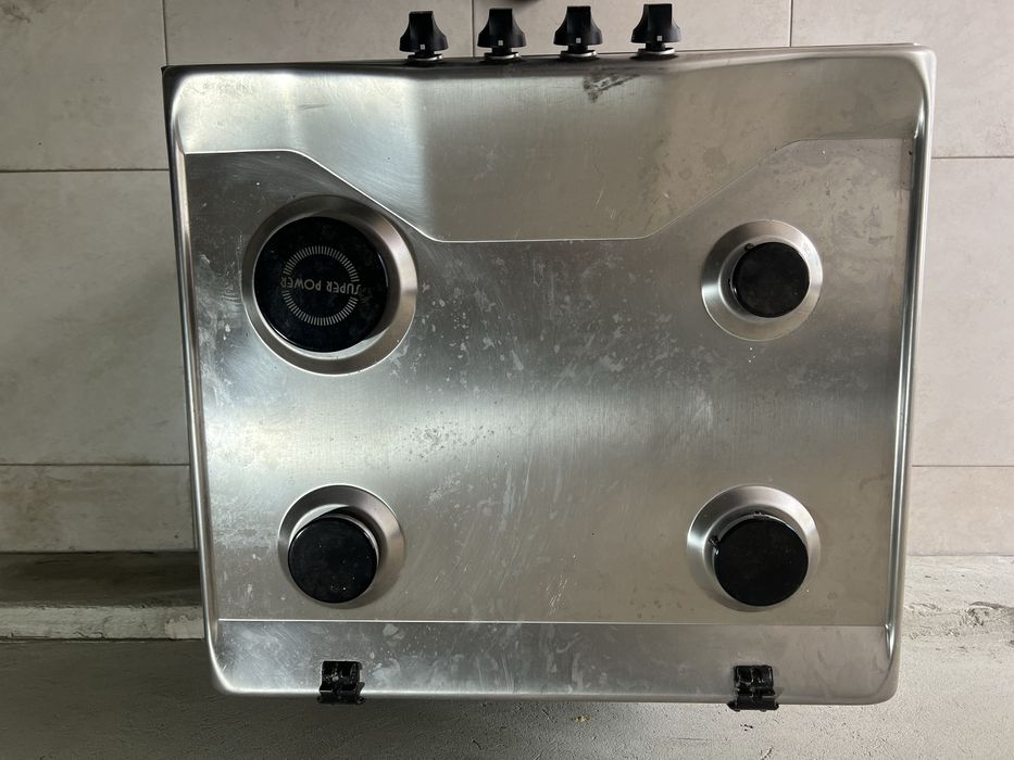 Продам електродуховку та газову варочну поперхню Electrolux