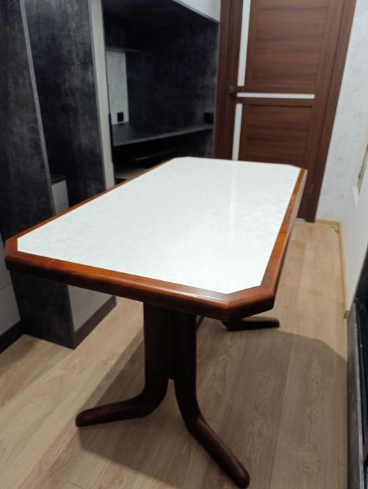 Стіл дерев'яний.Ясень.