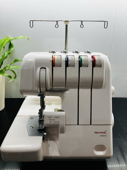 Maszyna do wsycia Overlock  Model Merrylock 848 DS rzadko używany