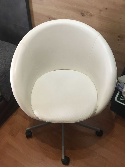 Cadeia Branca Ikea modelo Skruvsta