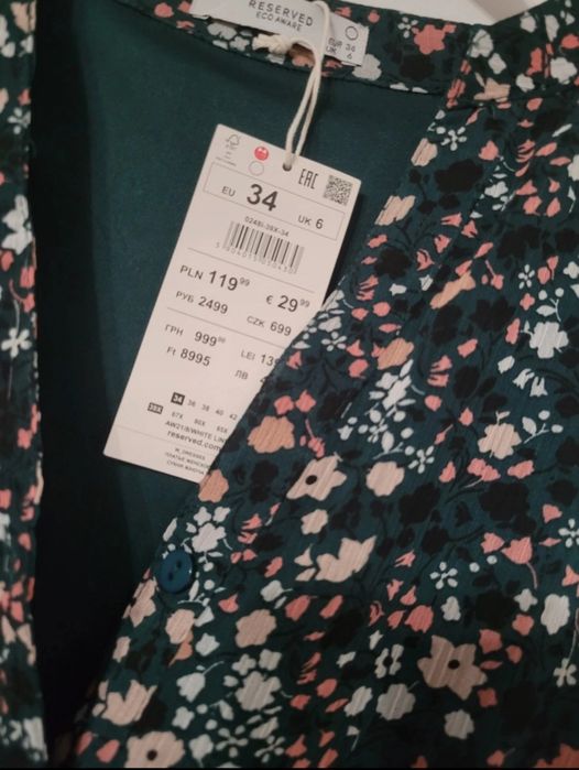 Plisowana sukienka w kwiatki Reserved