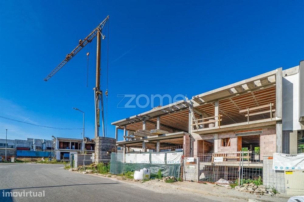 Moradia Gaveto T3 | Construção | Frossos-Braga | Amplo Espaço Exter...