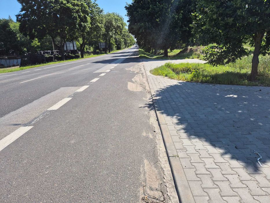Działka inwestycyjna Trasa wojewódzka  Łask-Sieradz -  bezpośredni zjazd z trasy wojewódzkiej,