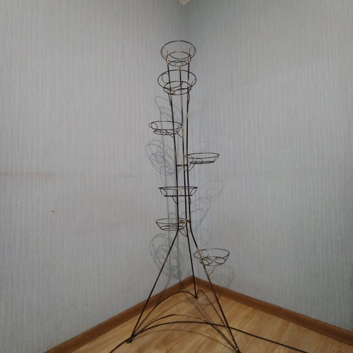 Кованая подставка для цветов