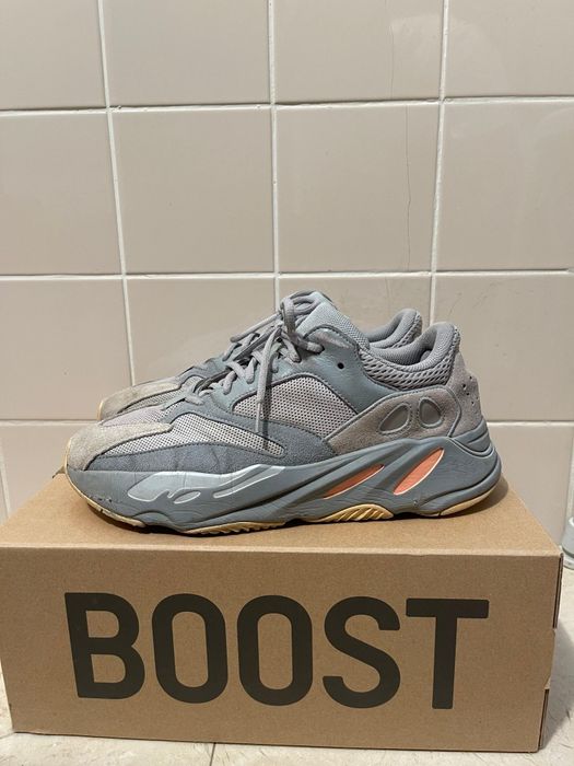 Tênis Yeezy 700 Inertia V1