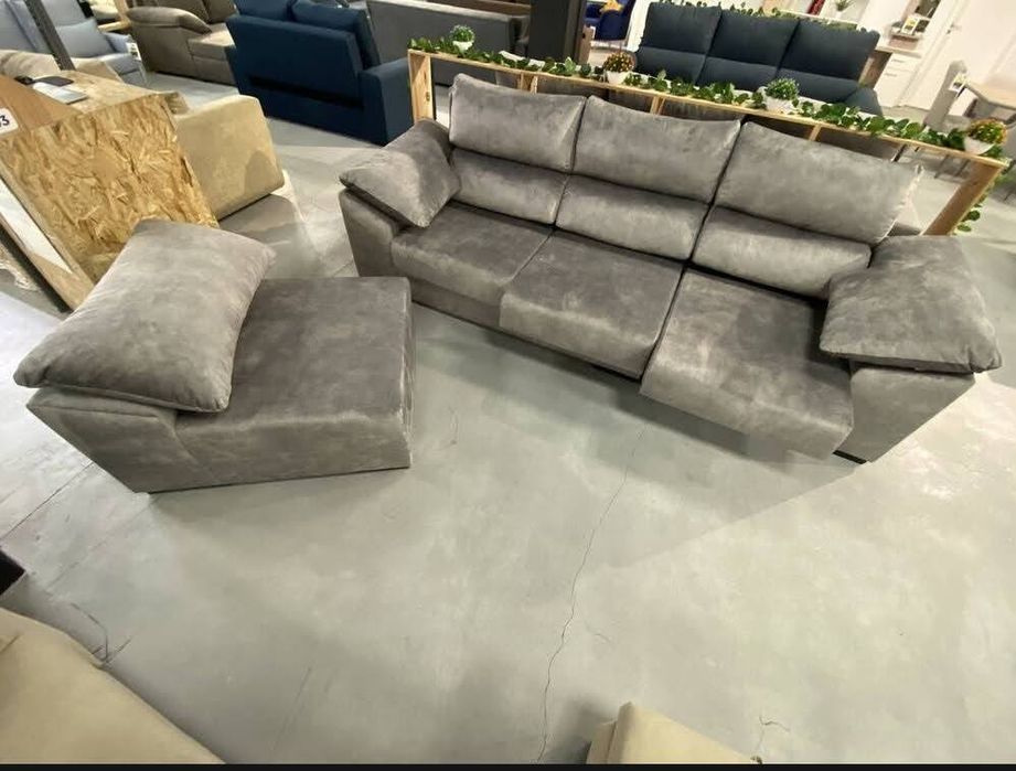 Sofá cinza claro de 3 lugares extensivos