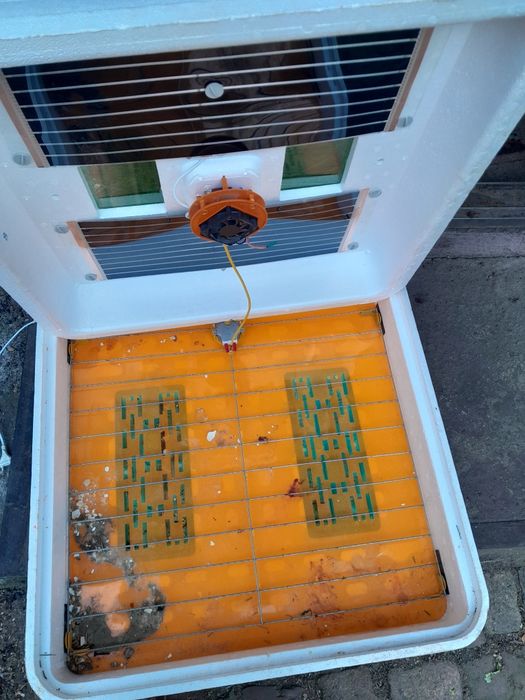 Продам  инкубатор