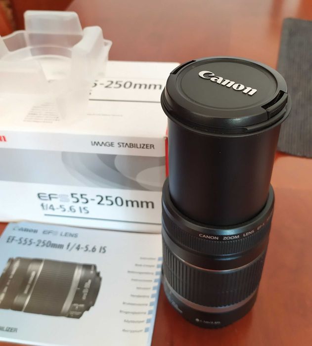 Máquina fotográfica Canon EOS 600D + lente EFS 55-250mm IS