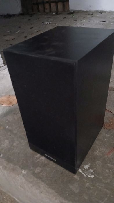 Jedna kloumienka samsung tak jak na foto ps-g25. 4 ohm.