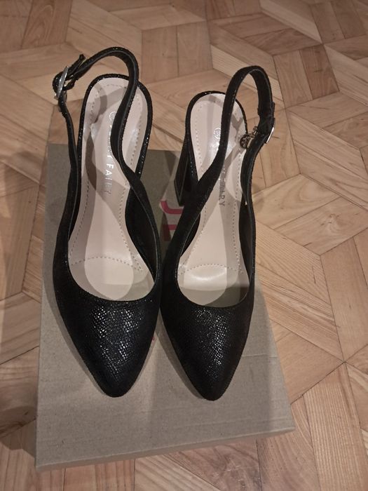 Buty na obcasie,  rozm. 38
